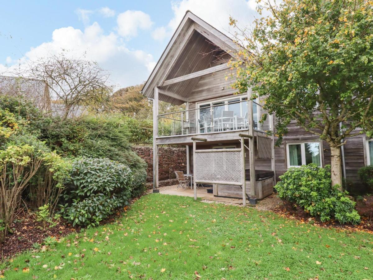 Swandown, 20 Poldon Villa Chard Exterior photo